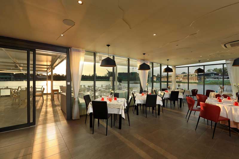Bocconcino dining room with lake view